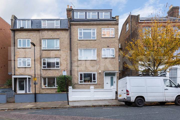 minutes to Victoria line station is this large 2 double bedroom property Adolphus Road, Finsbury Park
